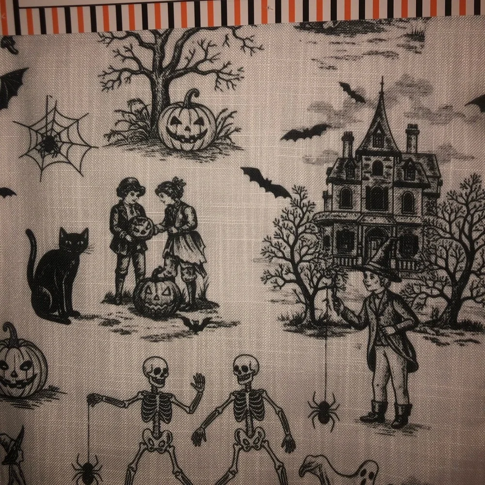 👻 Halloween Decorative Table Runner - Black & White